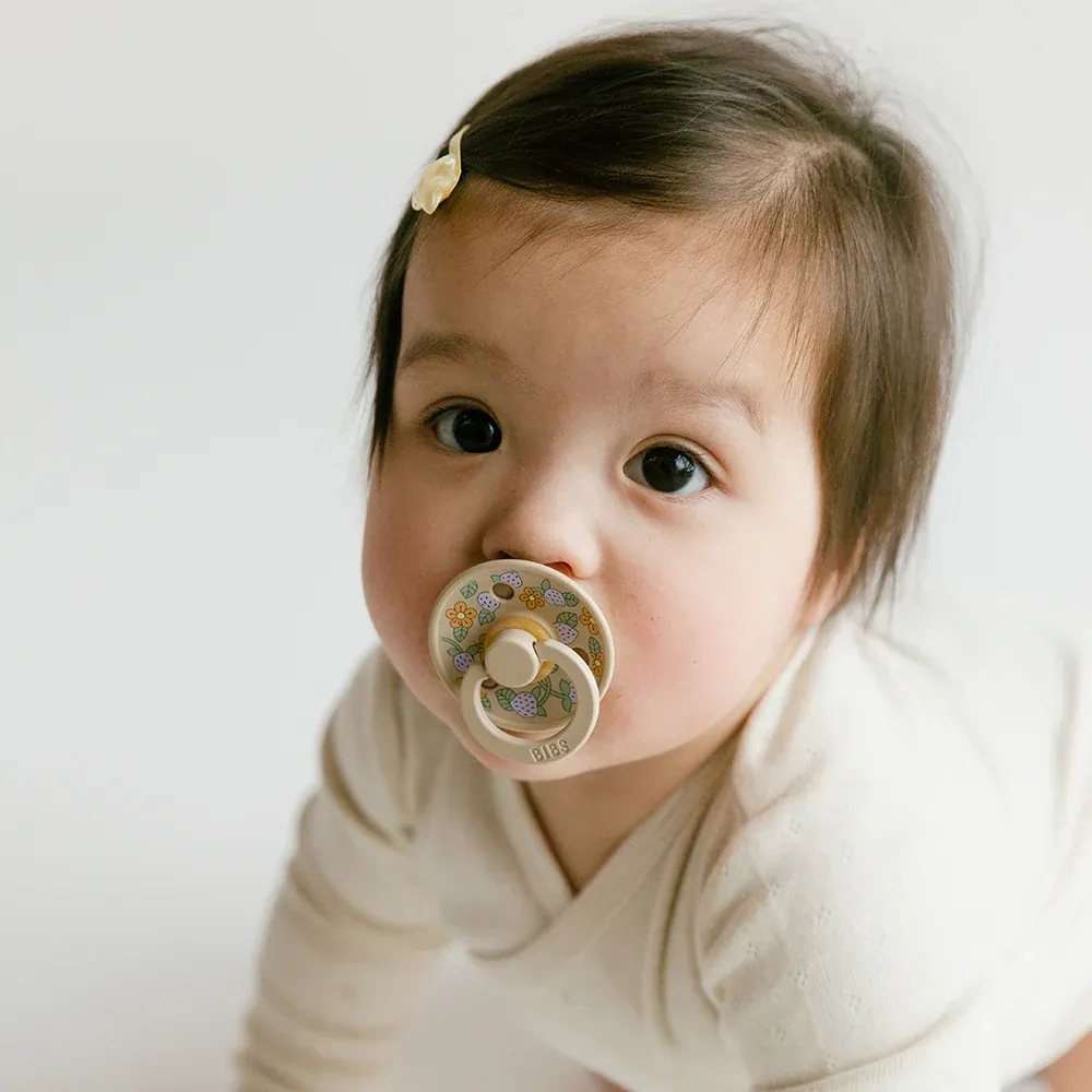 BIBS x LIBERTY Σετ Στρογγυλές Πιπίλες Latex Colour Strawberries & Cream Ivory Mix (6-18 μηνών)