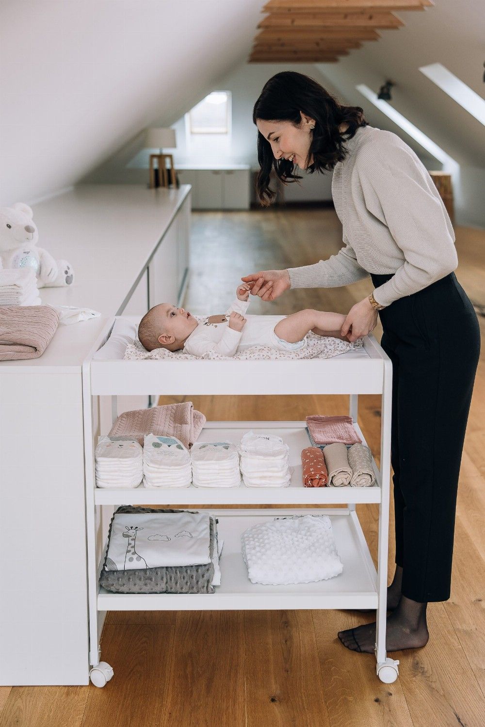 FREE ON Ξύλινη Αλλαξιέρα Μωρού Με Ράφια Mila White