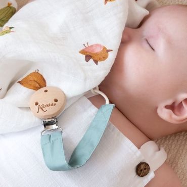 KIOKIDS Κλιπ Πιπίλας Ξύλινο Με Βαμβακερό Ύφασμα Pistachio Mint