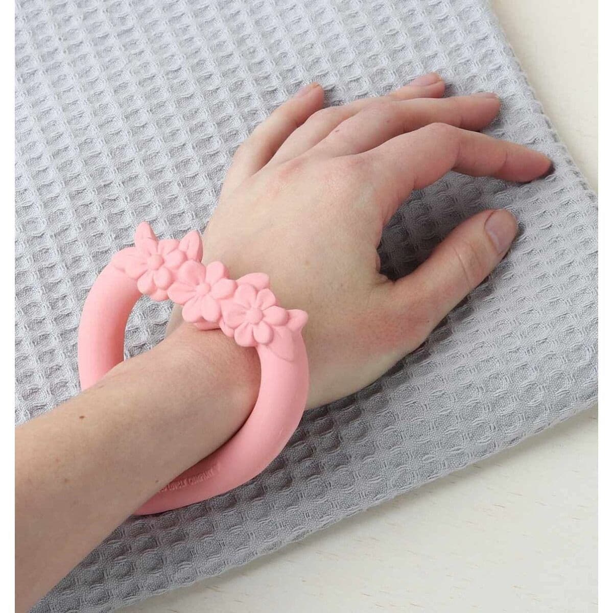 LITTLE LOVELY COMPANY Μασητικός Δαχτύλιος Οδοντοφυΐας Latex Sweet Heart (0+ μηνών)