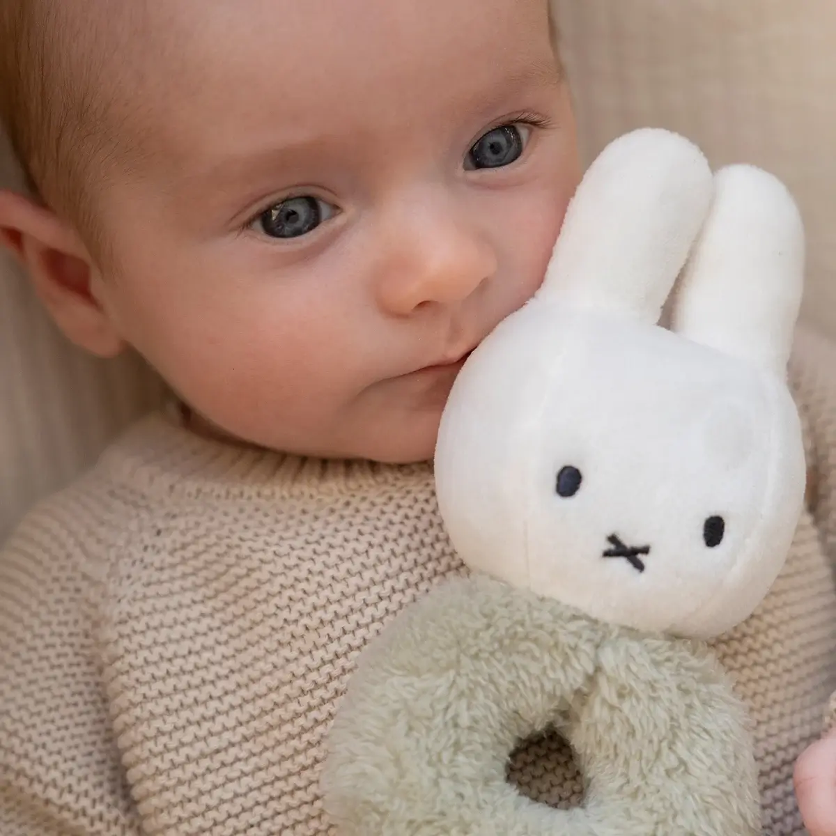 MIFFY Βρεφική Λούτρινη Κουδουνίστρα Fluffy Mint (0+ μηνών)