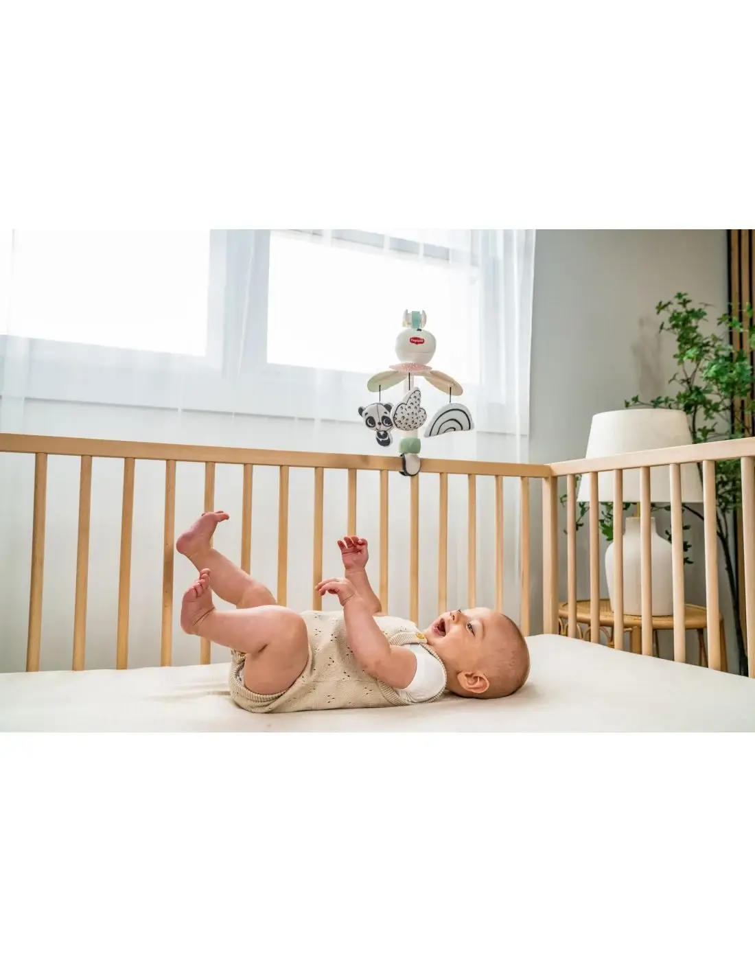 TINY LOVE Περιστρεφόμενο Μουσικό Φορητό Παιχνίδι Take Along Black & White (3 Σε 1)